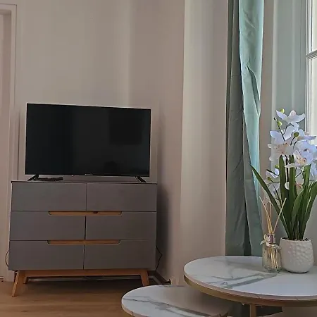 아파트 Sauna Et De 50 M2 Avec Cuisine Neuve Terrasse De 40 M2 *