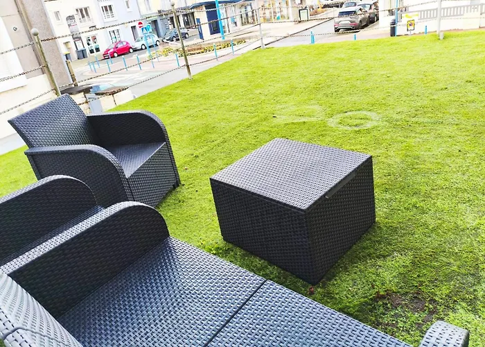 Appartement De 50 M2 Avec Cuisine Neuve Terrasse De 40 M2